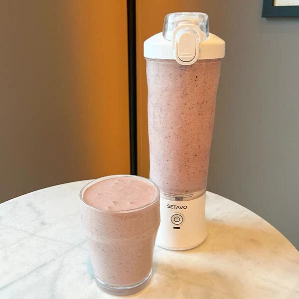Proteinshake med grekisk yoghurt, banan och blåbär